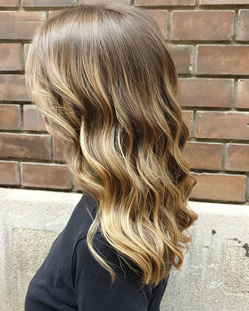 schilling heni hair by heni fodrász női hajvágás tőfestés hajfestés melírozás balayage olaplex dús hosszú